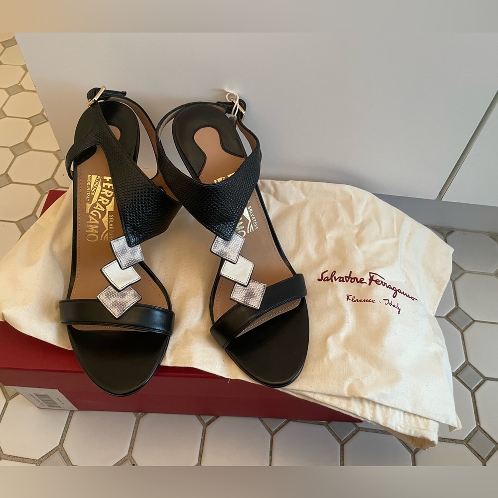 100% AUTHENTIC NEW IN BOX SALVATORE FERREGAMO GUEL HEELED SANDAL